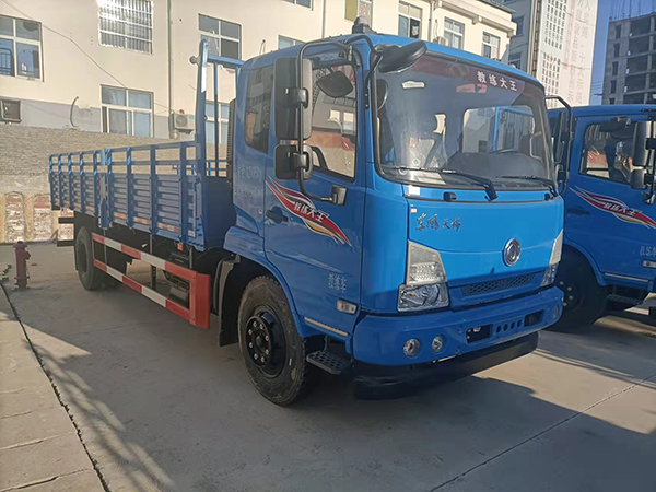 教練車發(fā)動機加多少機油最合適？